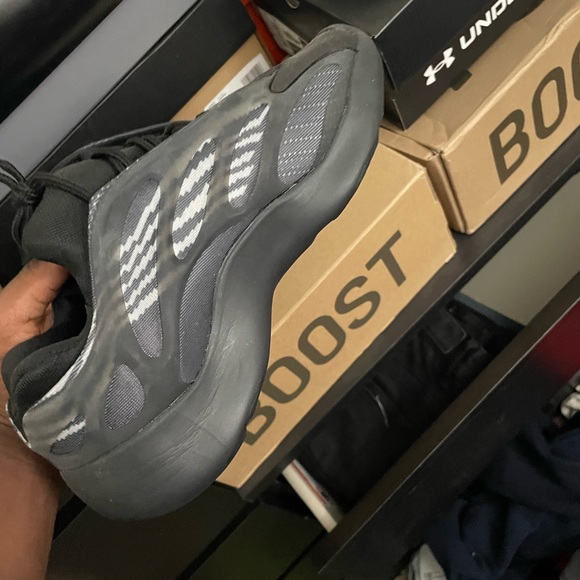 yeezy 700 glow stockx